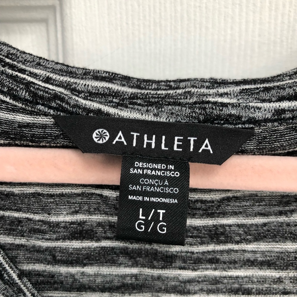 Athleta Charcoal Stripe Scoop V-Neck Short Sleeve Breezy Tee Top Size Large - Picture 2 of 15